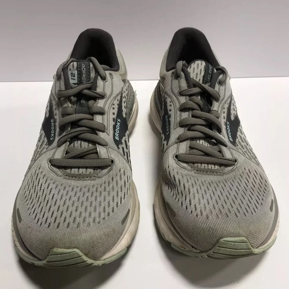 Brooks Women’s Adrenaline GTS 21 Running Shoes Gray, Size 7.5 M.